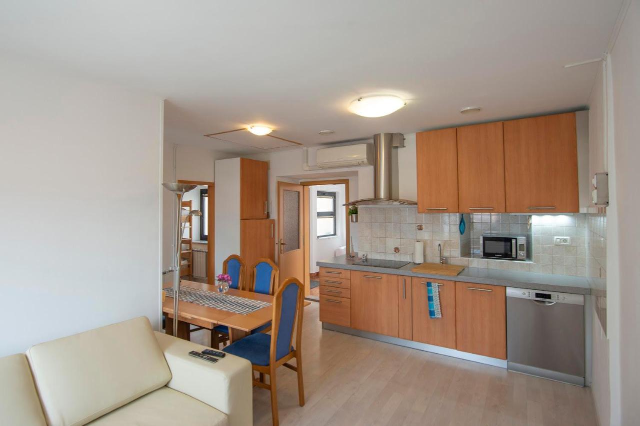AjdovščinaApartma Bajcアパートメント エクステリア 写真