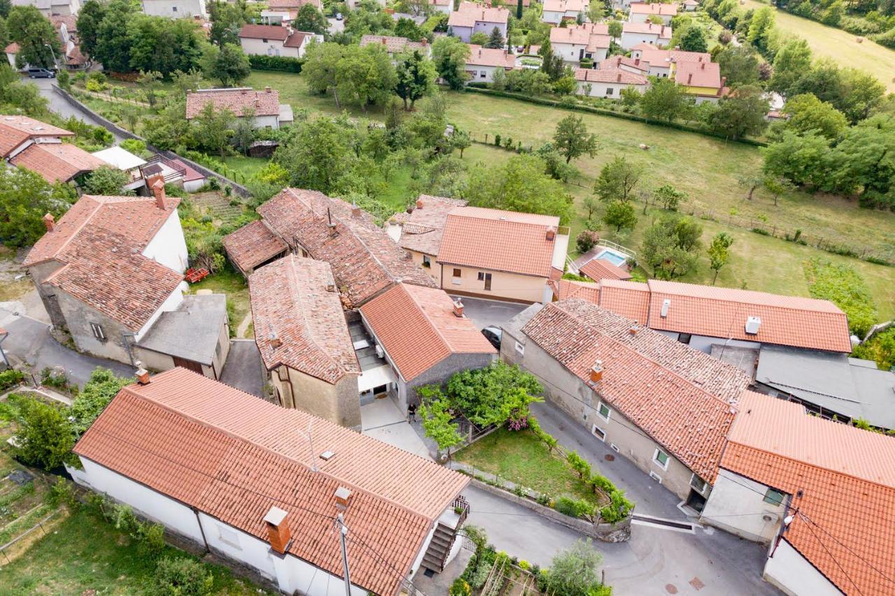 AjdovščinaApartma Bajcアパートメント エクステリア 写真