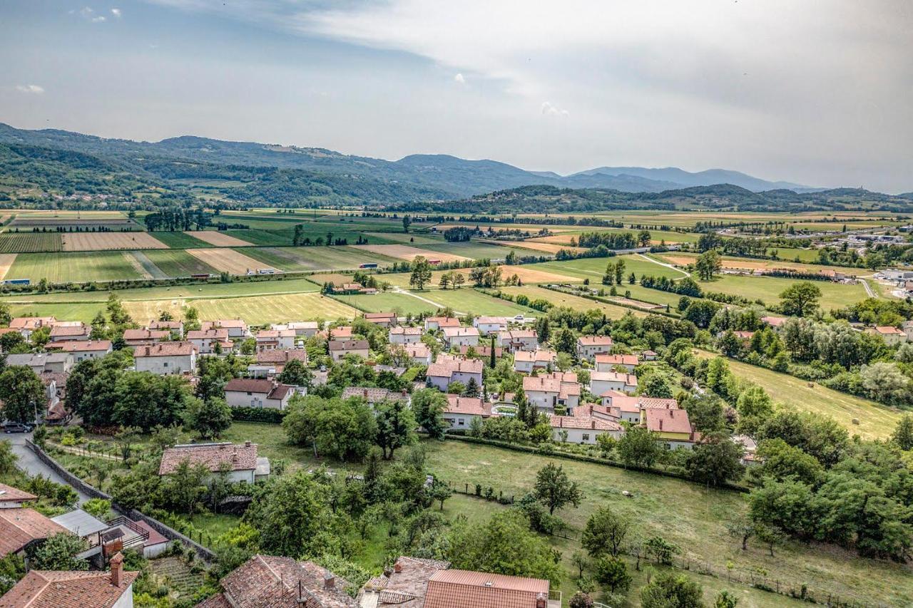 AjdovščinaApartma Bajcアパートメント エクステリア 写真