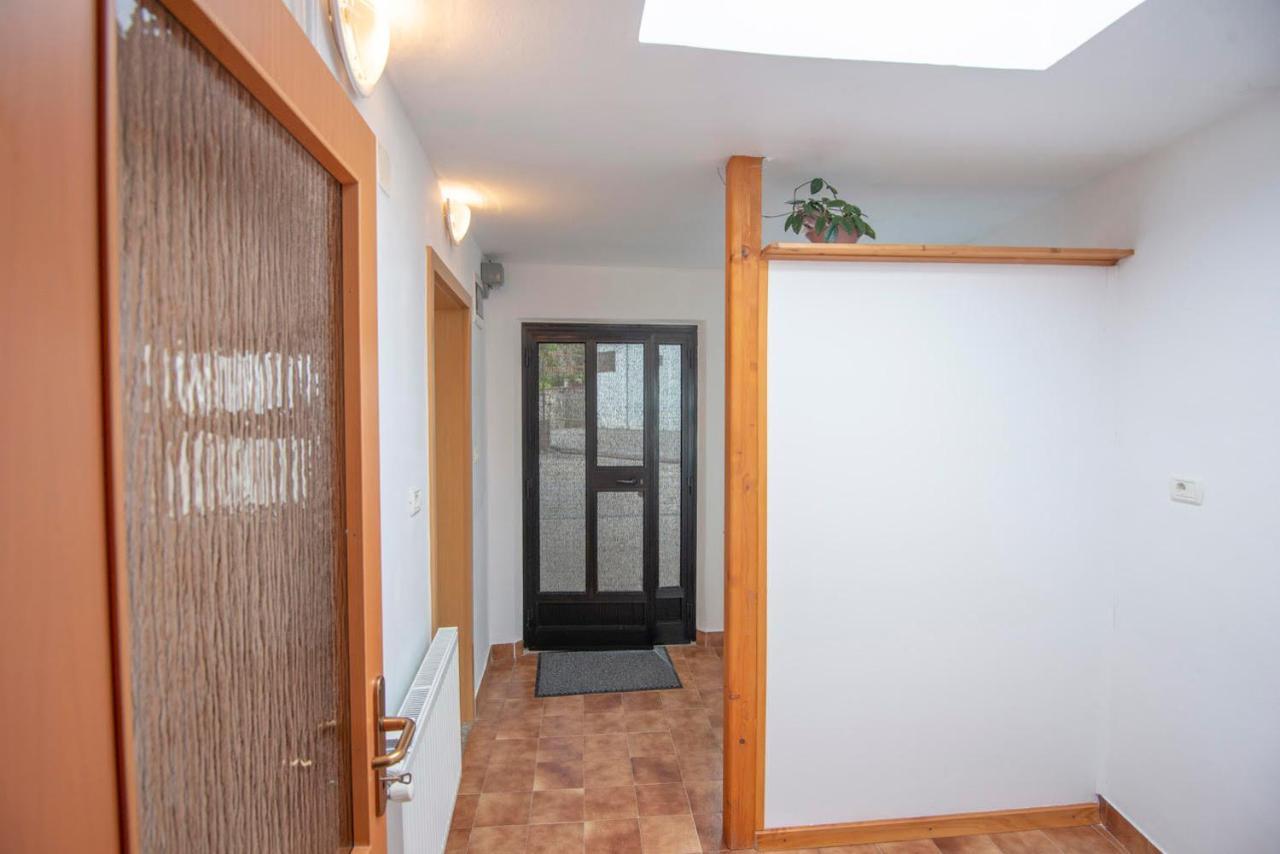 AjdovščinaApartma Bajcアパートメント エクステリア 写真